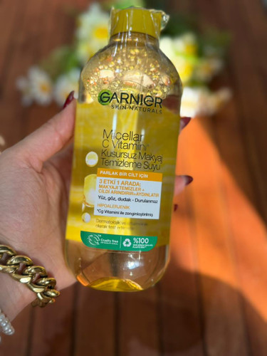 میسلار حاوی ویتامین سی گارنیر